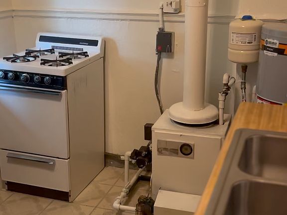 5th image of 2817 Ellwood Ave APT C