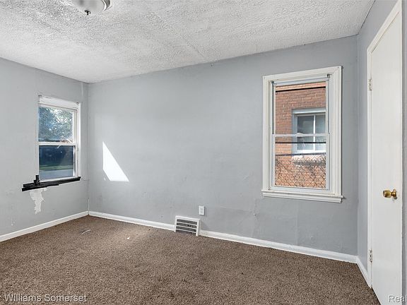 4th image of 9922 Coyle St