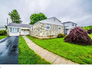 9727 Chapel Rd, Philadelphia, PA 19115