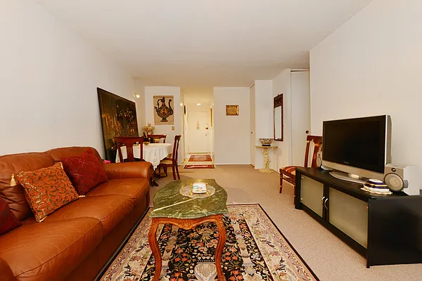 Sold by Noble Realty | media 10