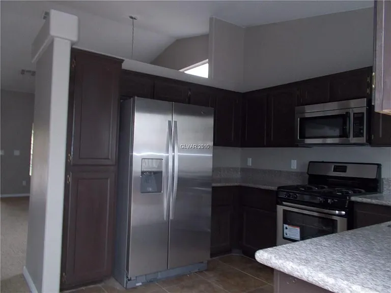 1500 Iron Springs Dr — Photo 5
