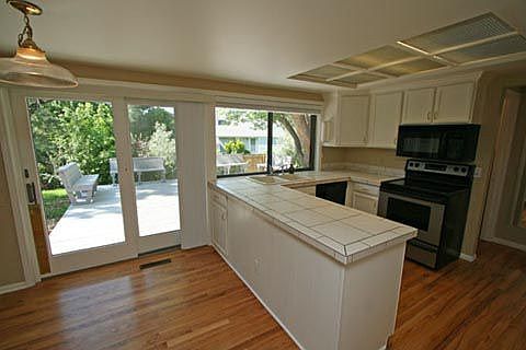 Kitchen w/Eating Nook