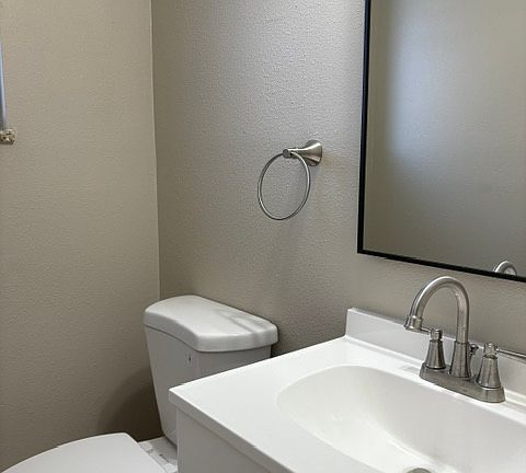 5th image of 1351 E 21st St