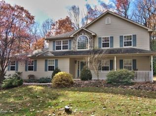 2199 White Pine Dr, Saylorsburg, PA 18353