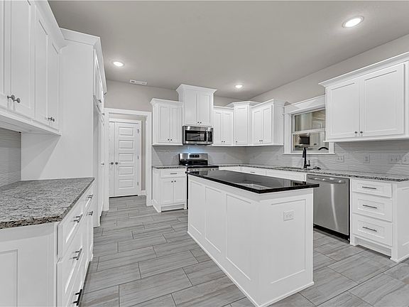 5th image of 15 Ingleborough Dr