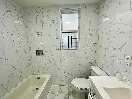 3rd image of 546 E 9th St Floor 2