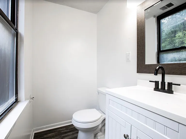 415 E Carson St — Photo 5