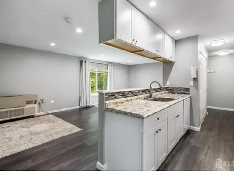 42 Norwich Pl — Photo 18
