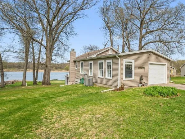 402 Lakeside Dr, Walkerton, IN 46574
