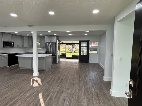 3829 Hartley Rd, Jacksonville, FL 32257