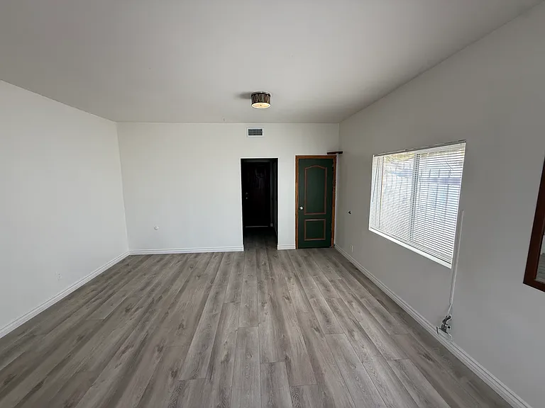 8930 S Vermont Ave — Photo 32