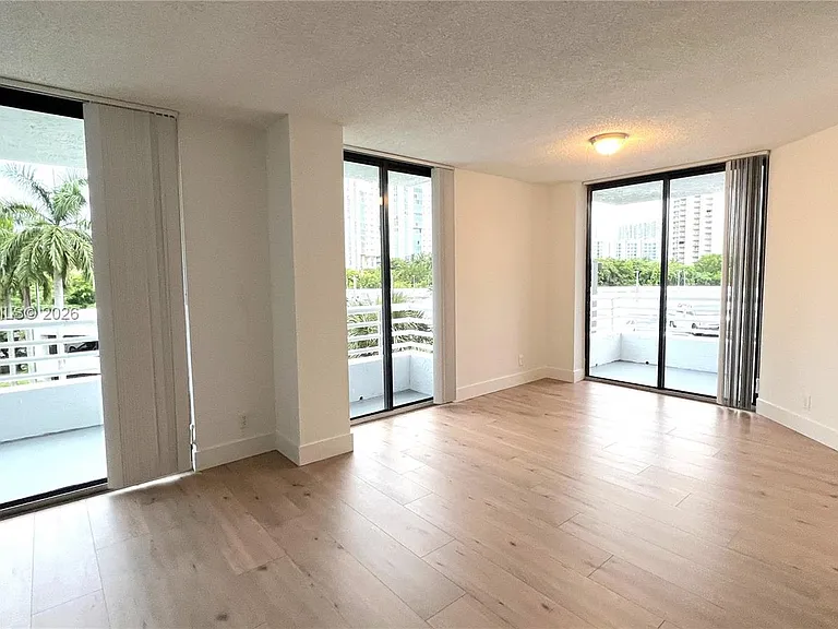 3300 NE 192nd St #418 — Photo 2