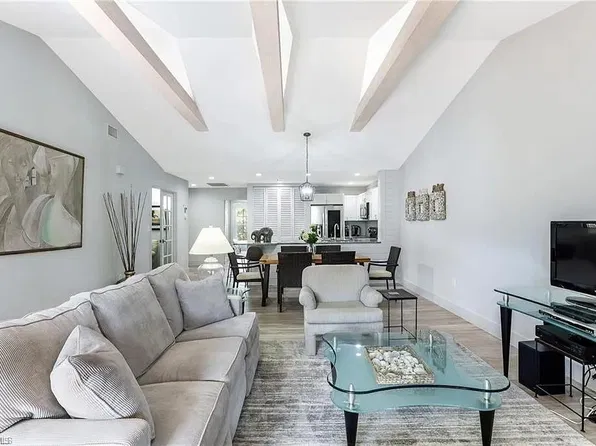 5635 Turtle Bay Dr APT 8, Naples, FL 34108