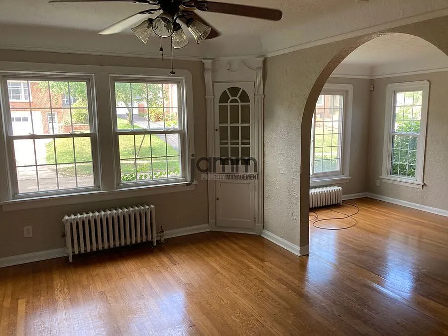 4-Bedroom Unit in University Heights! — Photo 4