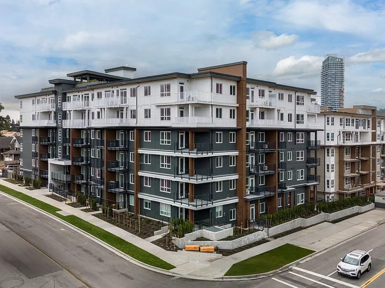 750 Robinson St — Photo 2