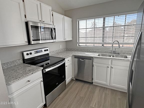 3rd image of 7548 W KIMBERLY Way