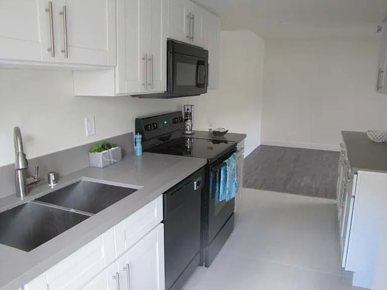 316-356 W. Meda Ave. Glendora CA. 91741 — Photo 5