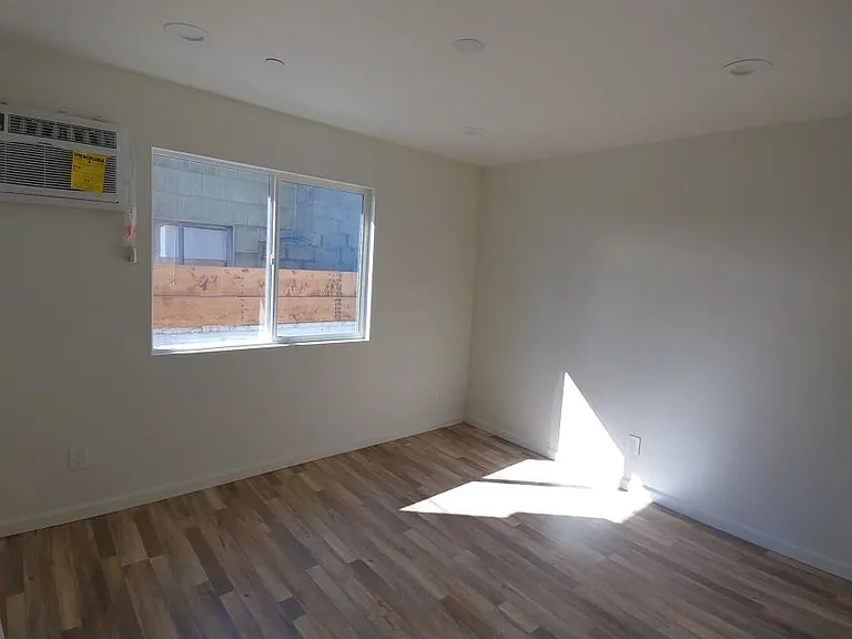 10832 Odell Ave — Photo 6