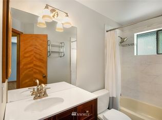 22132 NE 9th Pl, Sammamish, WA 98074