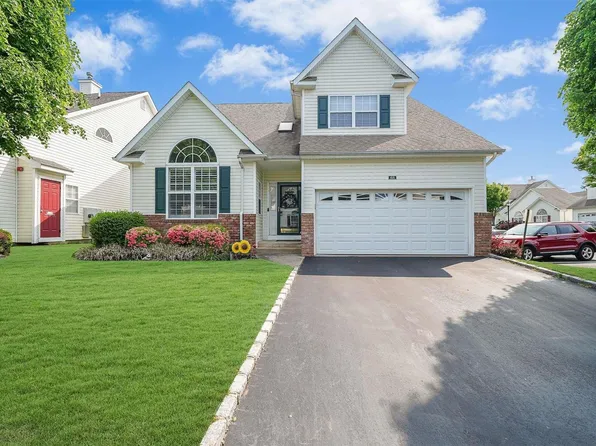 68 Constantine Way #68, Mount Sinai, NY 11766