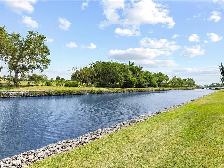 600 Valley Stream Dr #F6 — Photo 8