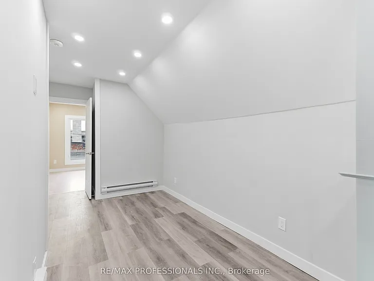 759 Barton St E #UPPER — Photo 7