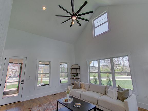 4th image of 21 Mavrick Dr