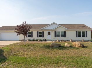 12210 Buffalo Hills Dr, Watford City, ND 58854