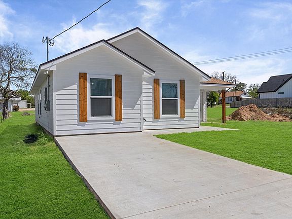 2nd image of 204 N Wiebusch St