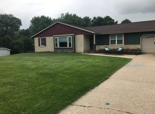 105 E Hilltop Trl, Fort Atkinson, WI 53538