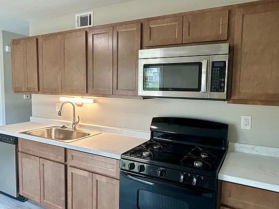 Large eat in kitchen Completely remodeled! New cabinets, counters, backsplash!