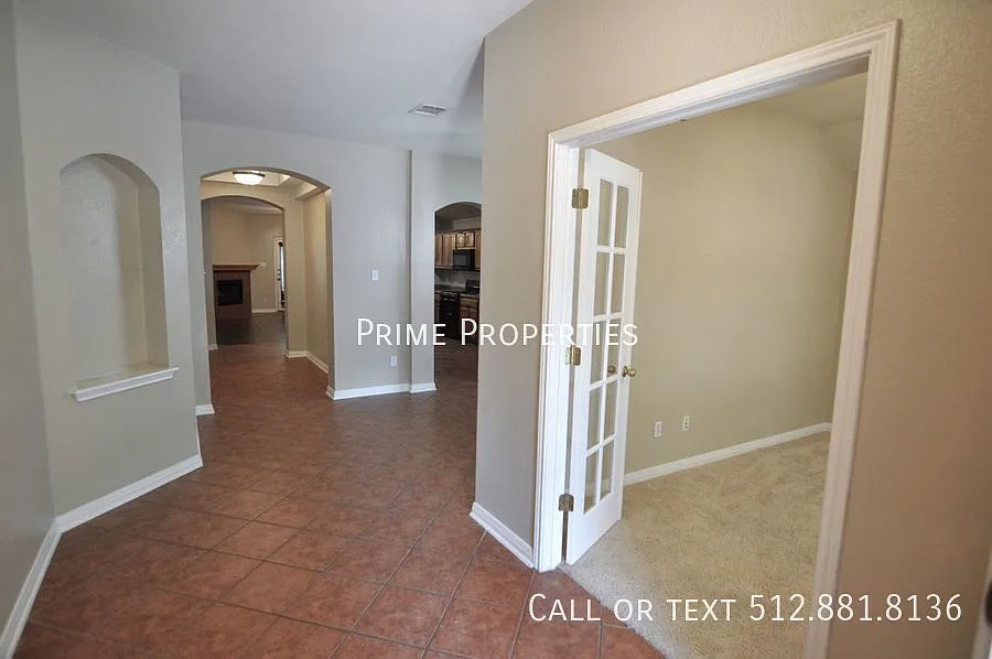 Amazing Round Rock home with bonus office! — Photo 2