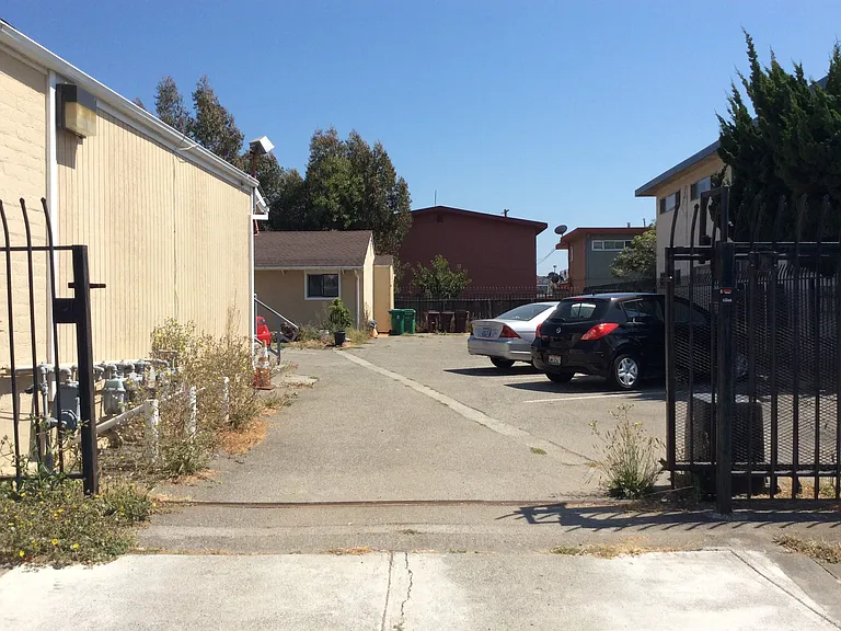 1701 San Joaquin St — Photo 8