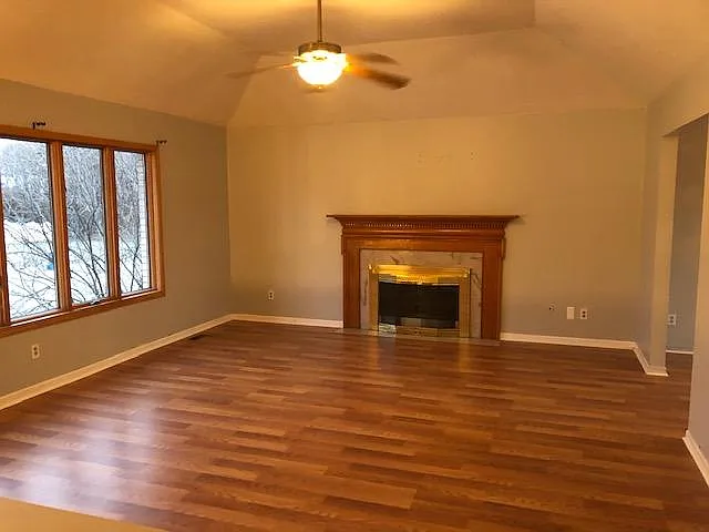 Building Photo - 1534 E Valley Pl