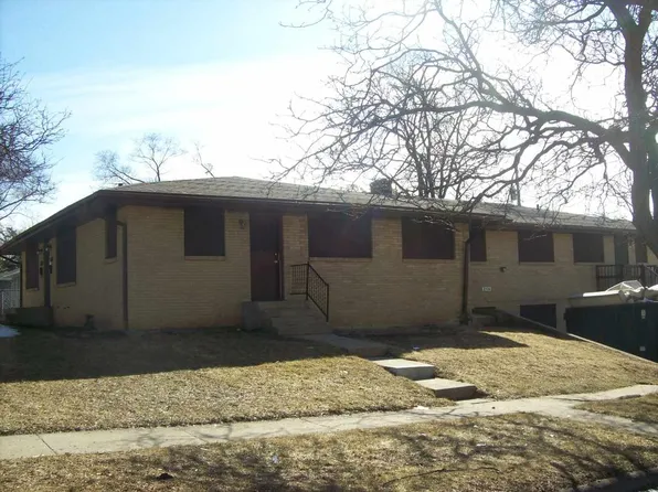 2930 Chatham Ln, Rockford, IL 61101