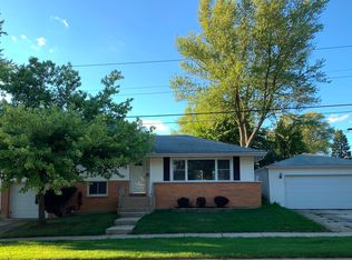 319 Shirley Ct, Wheaton, IL 60187