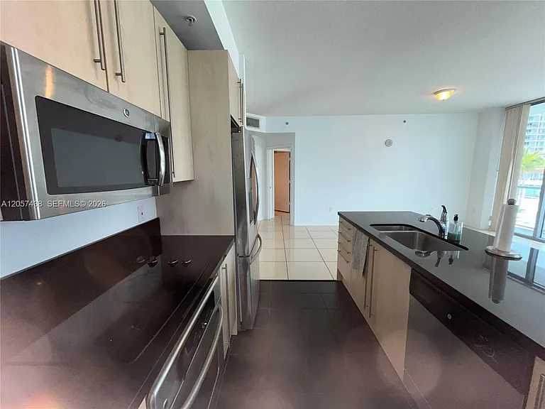 1111 SW 1st Ave #1025 — Photo 4