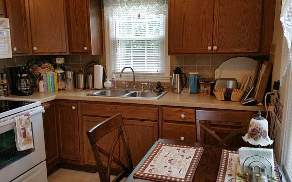 3rd image of 1120 E Gum St