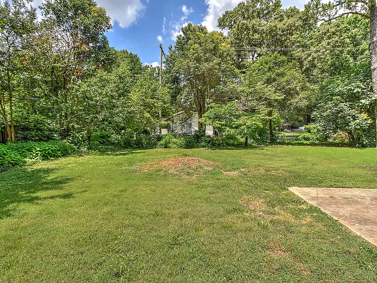 2200 Eastway Dr — Photo 47
