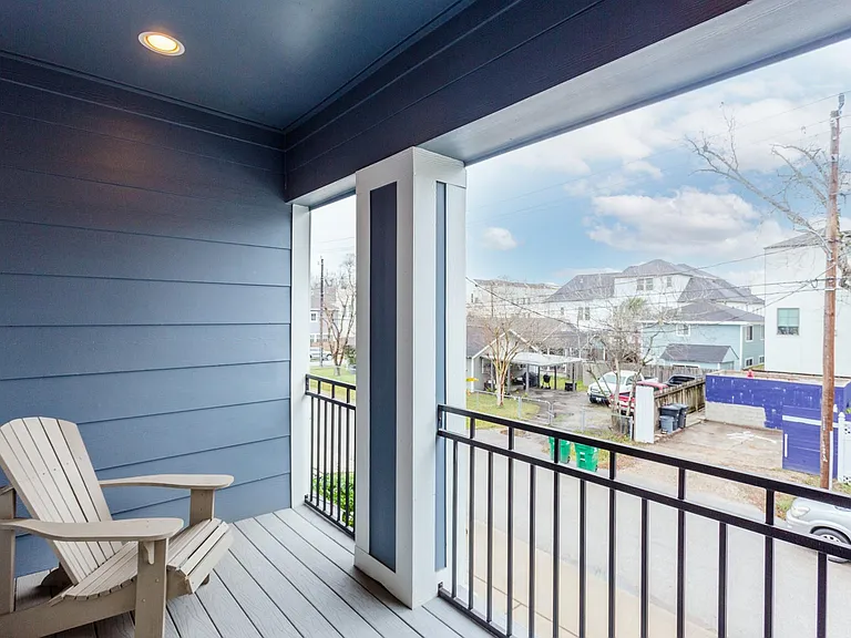 2413 Detering St — Photo 35
