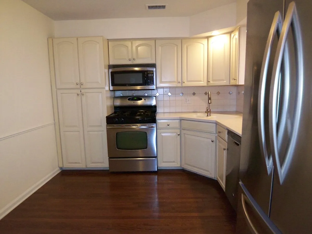 Building Photo - 110 S Dunton Ave #2K