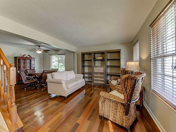 4th image of 255 Macy Ct