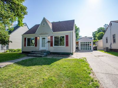 708 4th Ave NW, Mandan, ND, 58554