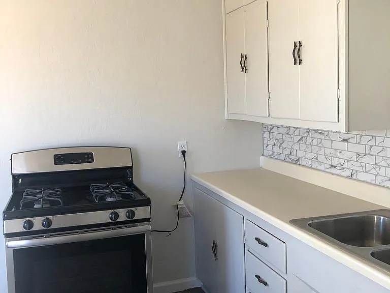 311 Washington Ave NW — Photo 10