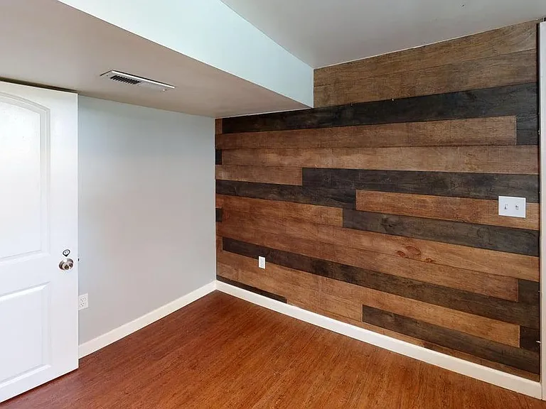 300 SE Chicago St — Photo 13
