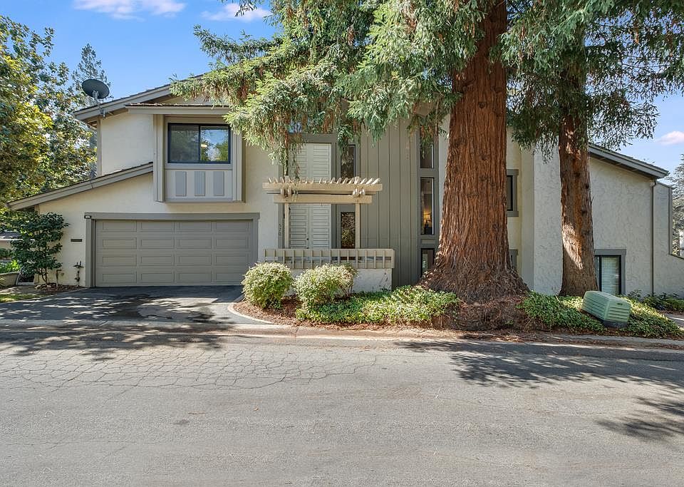 1st image of 570 Sand Hill Cir