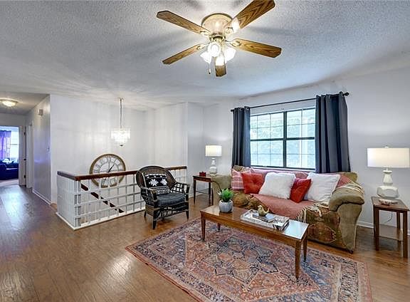 2nd image of 1505 W Avenue B