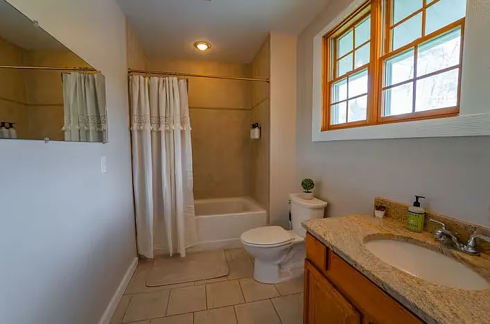 716 Albany Post Rd — Photo 11