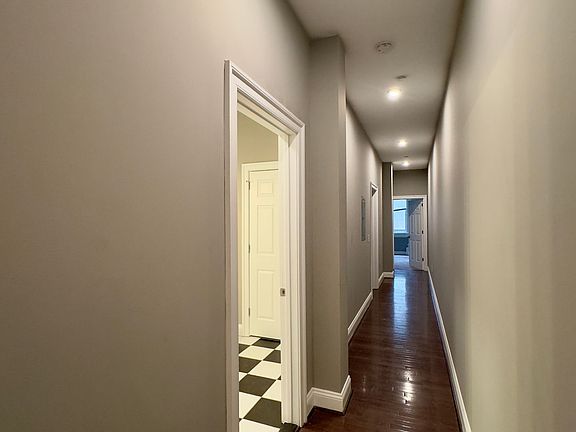 2nd image of 208-210 E Redwood St #3B