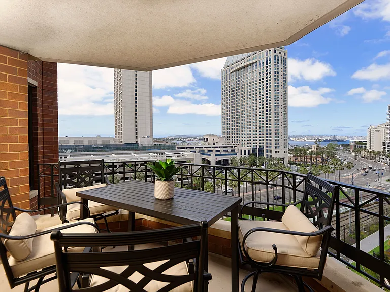 500 W Harbor Dr #1020 — Photo 28